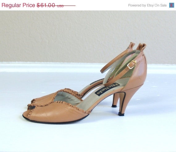 SALE vtg 70s Nude ORIGAMI RUFFLE Peep Toe Heels boho Italian pumps 6.5 shoes avant garde