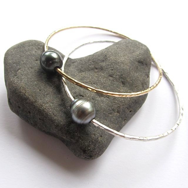 Tahitian Pearl Bangle, Genuine Black Pearl, Gold Hammered Bracelet, Hawaii Beach Jewelry, Thick 12 Gauge, Custom Made for You