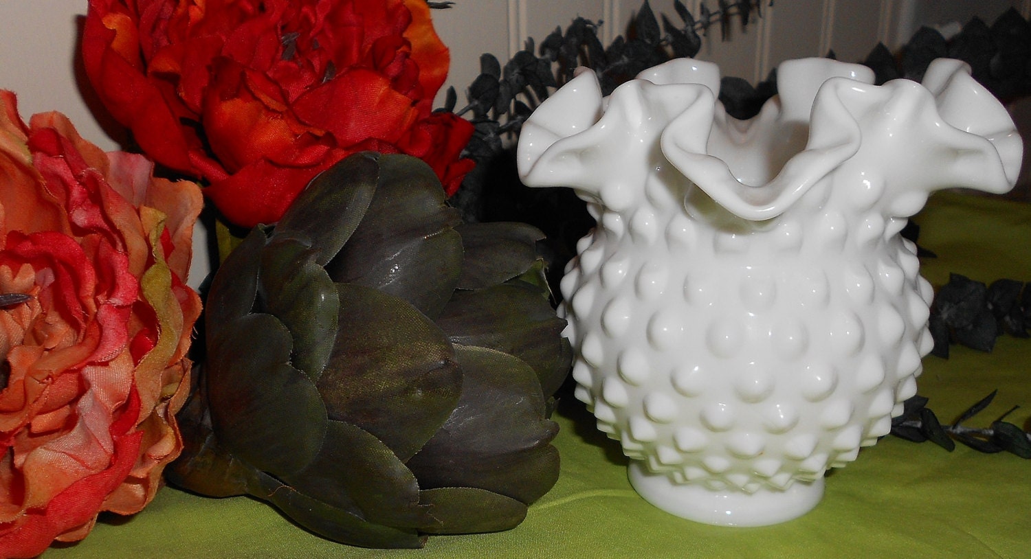 Vintage milkglass vase-Mint Condition