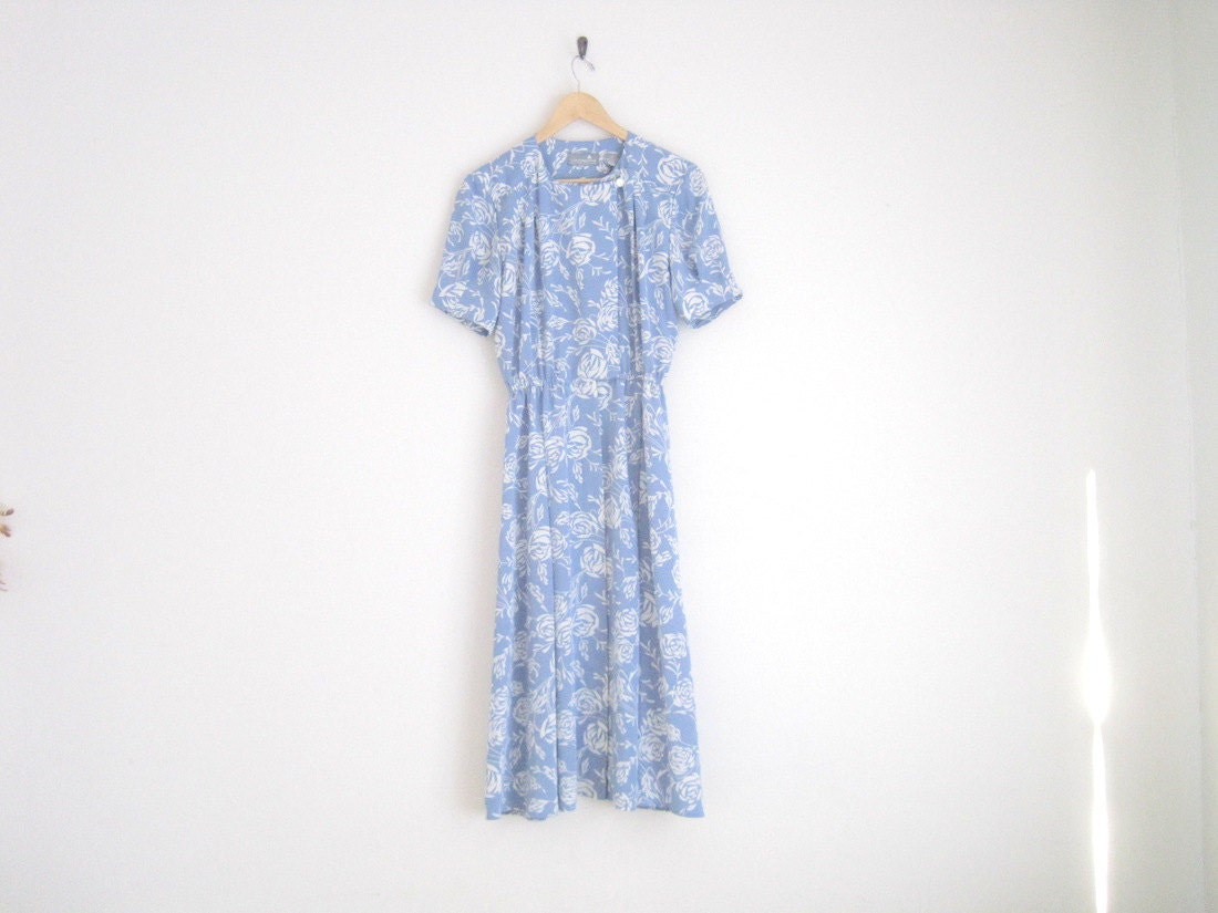 sale - vintage 80s dress / floral print dress / blue rose print / button down / wrap dress