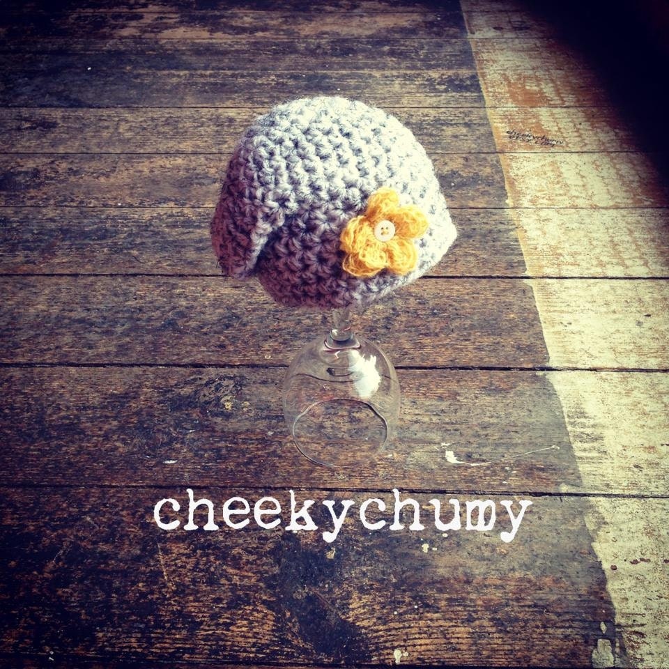 Slouchy hipster beanie hat with flower. Size newborn. Great photo prop