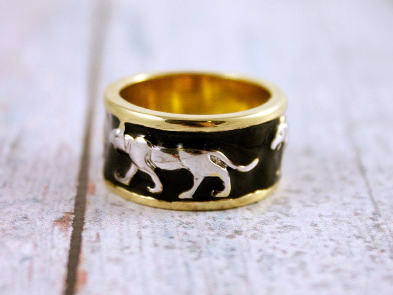 Large 18KGE Yellow Gold & Black Enamel Wide Band Ring with Silver Panther Design Size 9