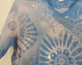 ladies tee Iris Blue mono print design short sleeve V neck Tee size large