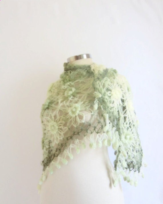 FREE SHIP  Soft Green Mohair Shawl scarf crochet wrap warm collar cowl neckwarmer   Triangle     Fashion Capelet  winter fall stole poncho