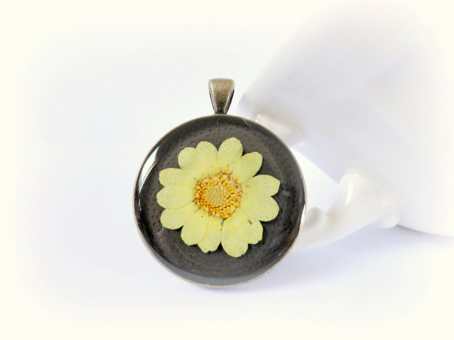 Yellow daisy  - flower resin necklace real preserved Botanical specimen pressed plant brown Gift idea Nature lover under 40