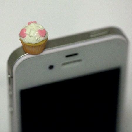 Kawaii Mini CUPCAKE with PINK HEART Iphone Earphone Plug/Dust Plug - Cellphone Headphone Handmade Decorations