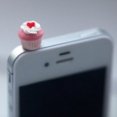 Kawaii Mini CUPCAKE with PINK HEART Iphone Earphone Plug/Dust Plug - Cellphone Headphone Handmade Decorations