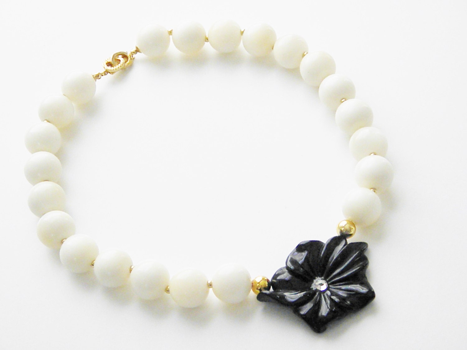 Vintage Chunky Black Flower Faux Pearl Lucite Choker