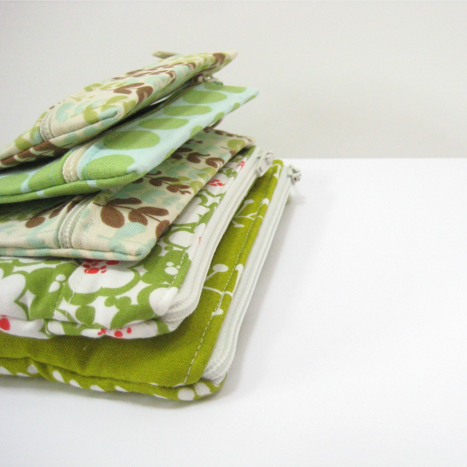 Budget wedding gift set of 5 five green coin purse padded pouch. Budget bridesmaid gift ideas in green cream