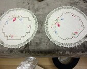 VINTAGE Doilies - Set of 3 - Embroidered Linen - Lace Trim
