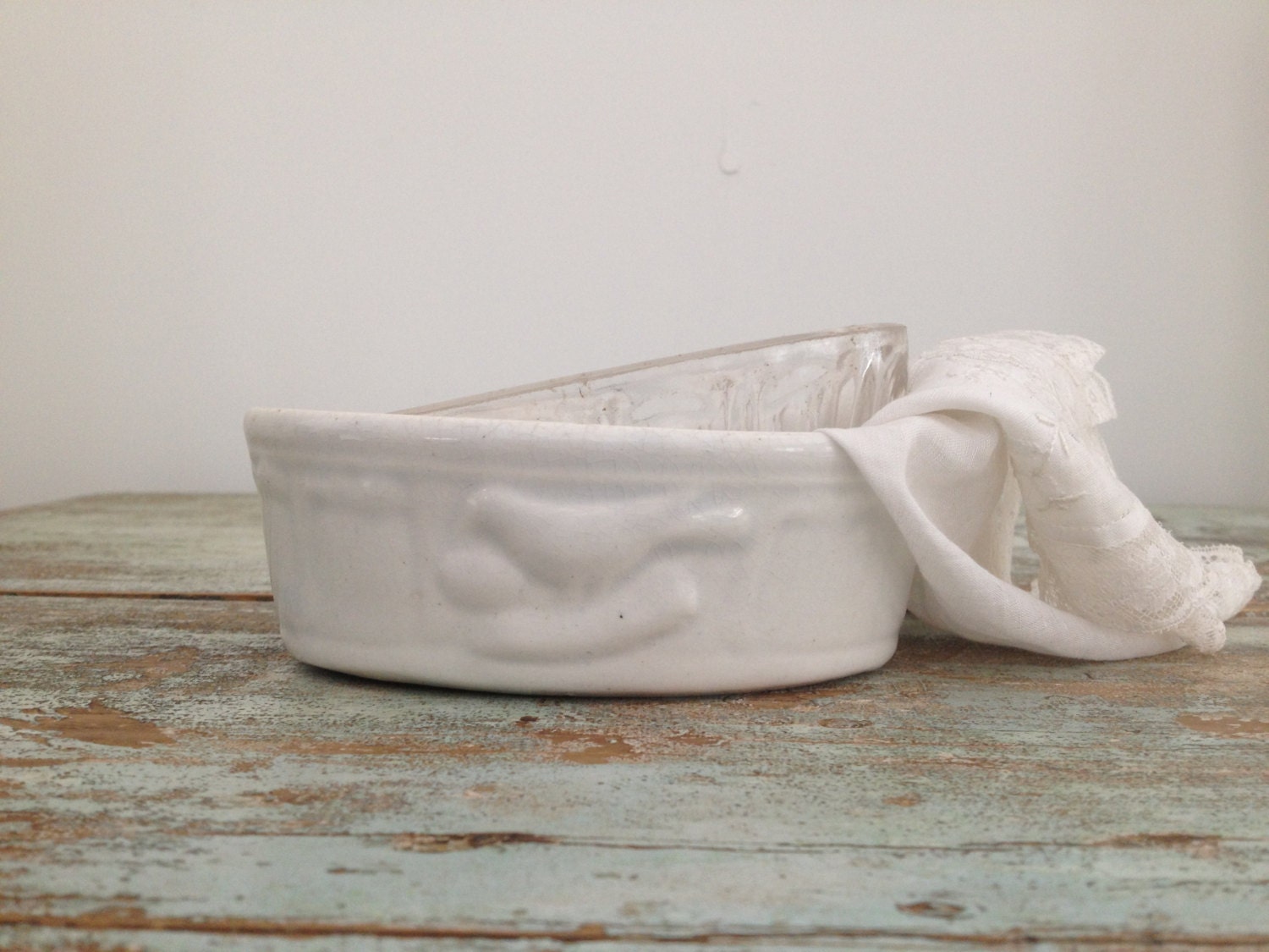 Ironstone soap dish with glass liner