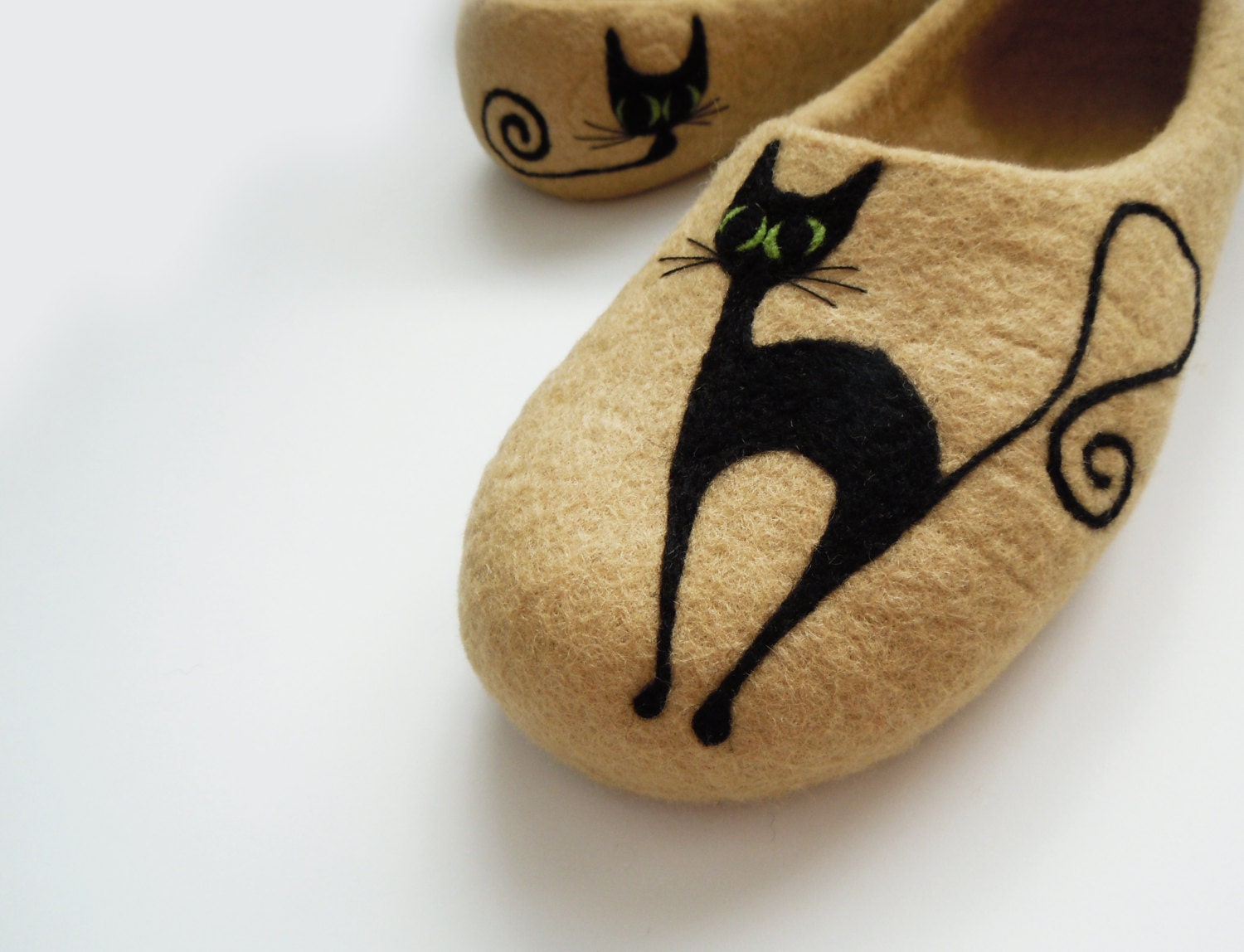 Felted slippers BLACK CAT