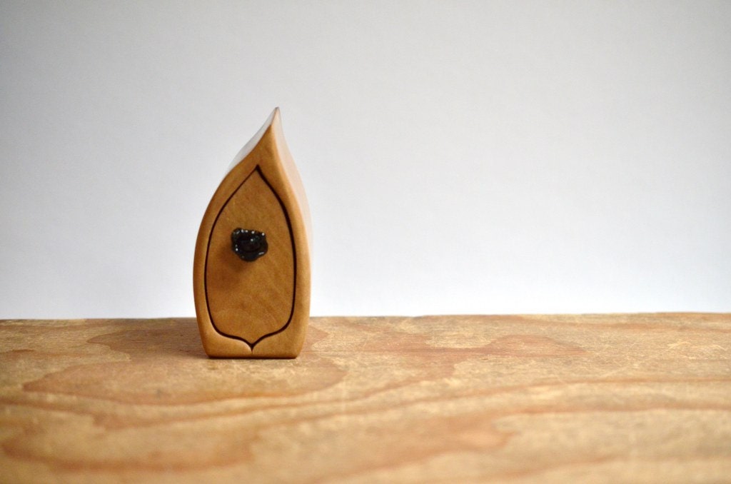 black heart sassafrass wooden leaf box bandsaw hand made sculpture black glass drawer knob
