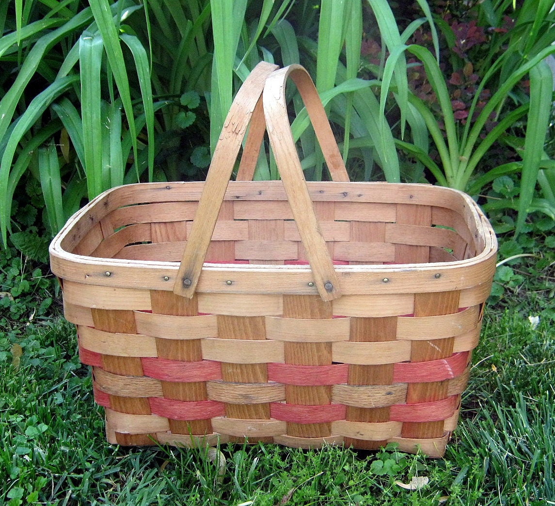 Vintage PICNIC BASKET Rustic Woven HAMPER Storage Camping Tailgating Red Trim