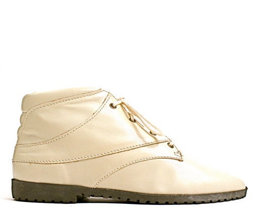 SALE 80s- 90s Vtg Ankle Boots / Lace Up Cream LEATHER Flats / Granny Pixie Bootie / Wms Shoe Sz. 7 // Mint Condition