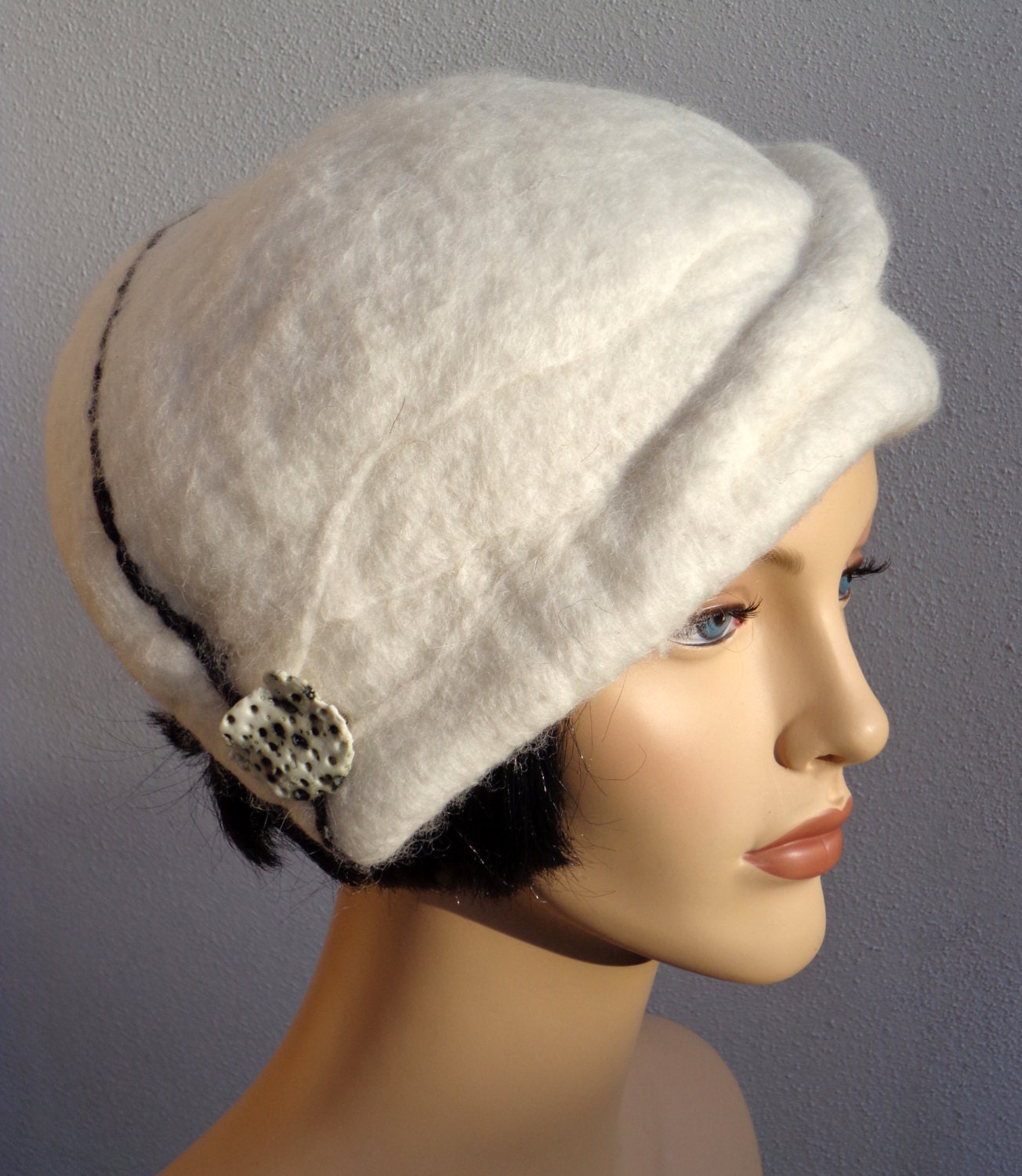Beautiful retro women beret, white felt beret, elegant winter hat, retro hat, 20's inspired hat, art deco inspired