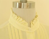 vintage blouse / pale yellow ruffle blouse / size large