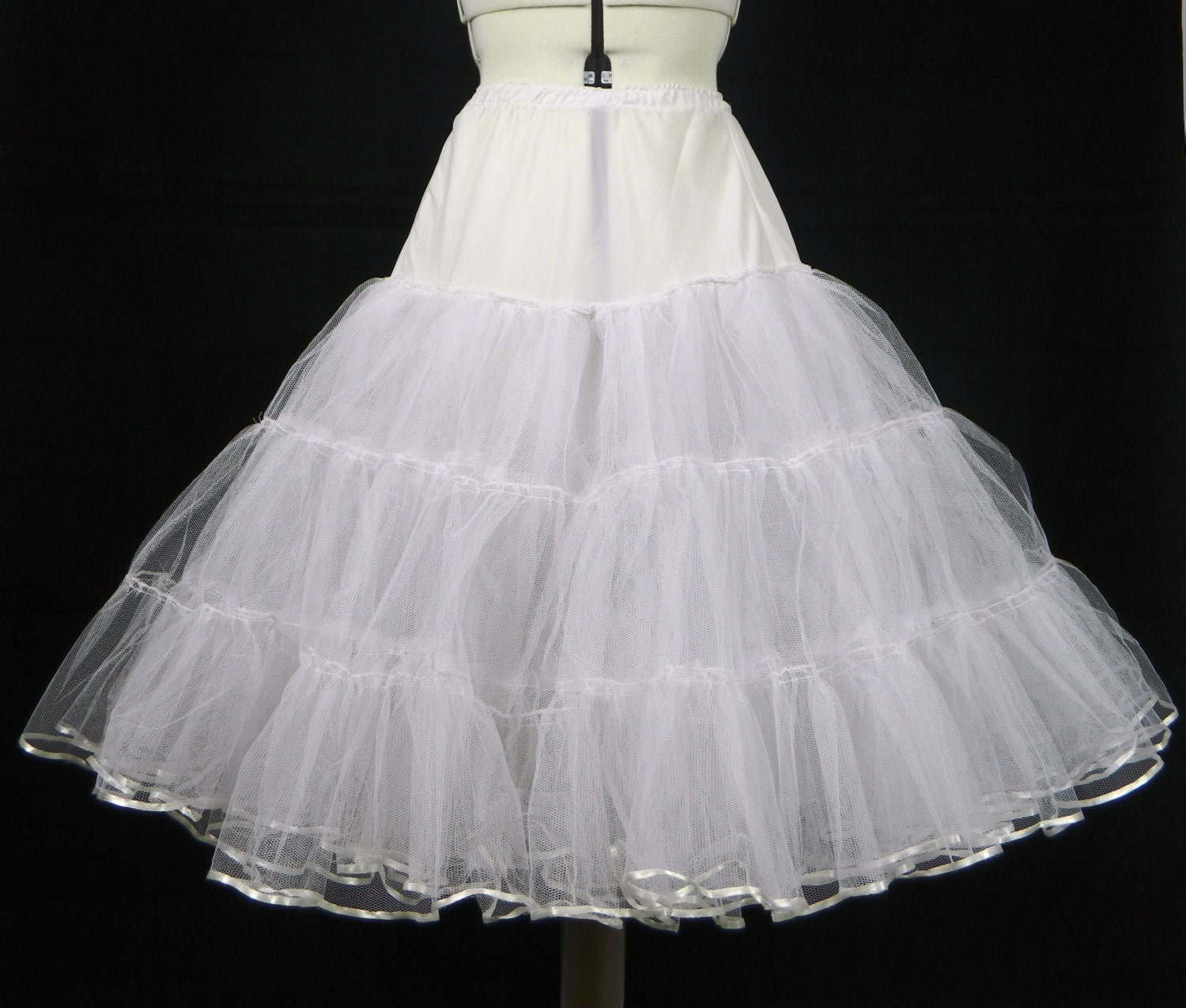A premium petticoat, perfect for wearing under 50s style dresses and creating that puffed out skirt look