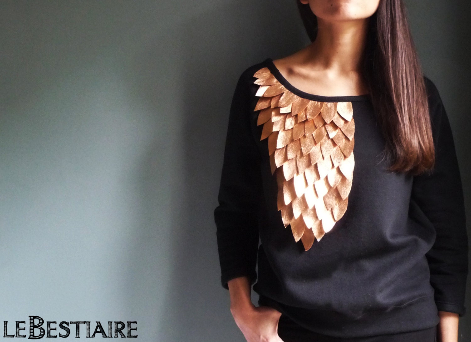 Black cotton sweat shirt embroidered with copper leather feathers