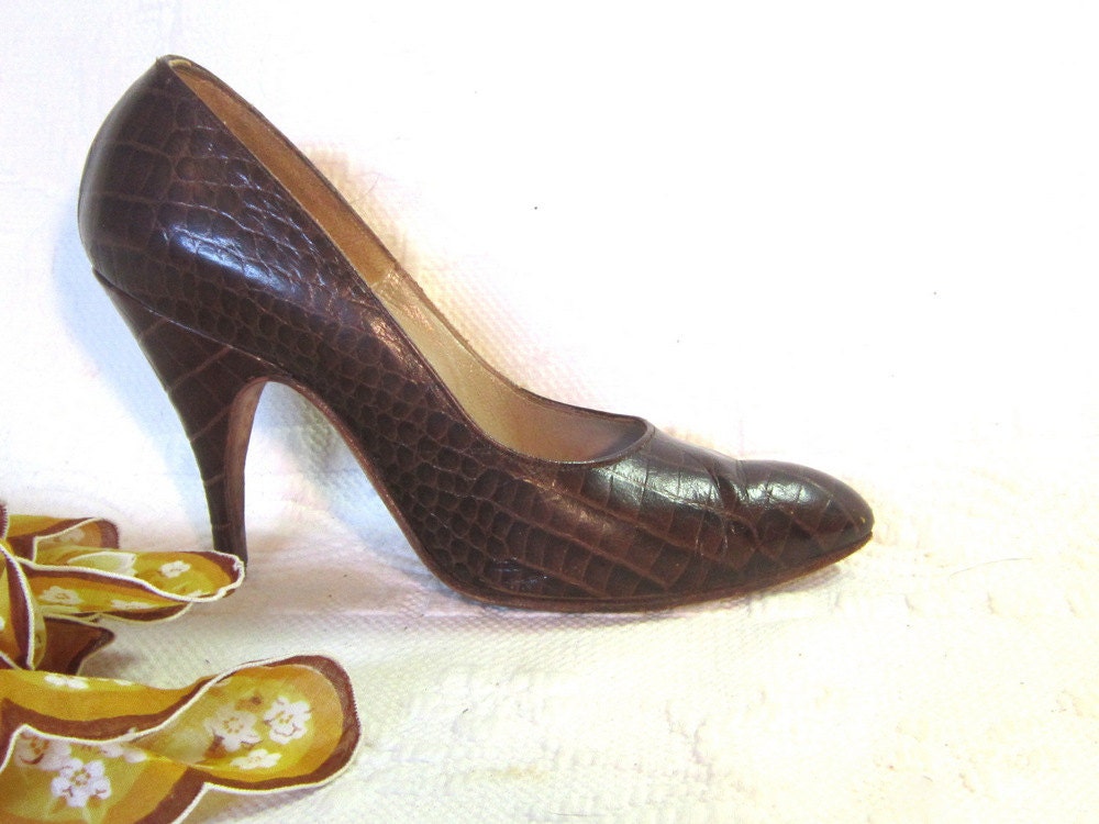 Vintage Leather Shoes Pumps Stilettos Pinup Mad Men Spring Summer Fashion Moc Coc Alligator Brown