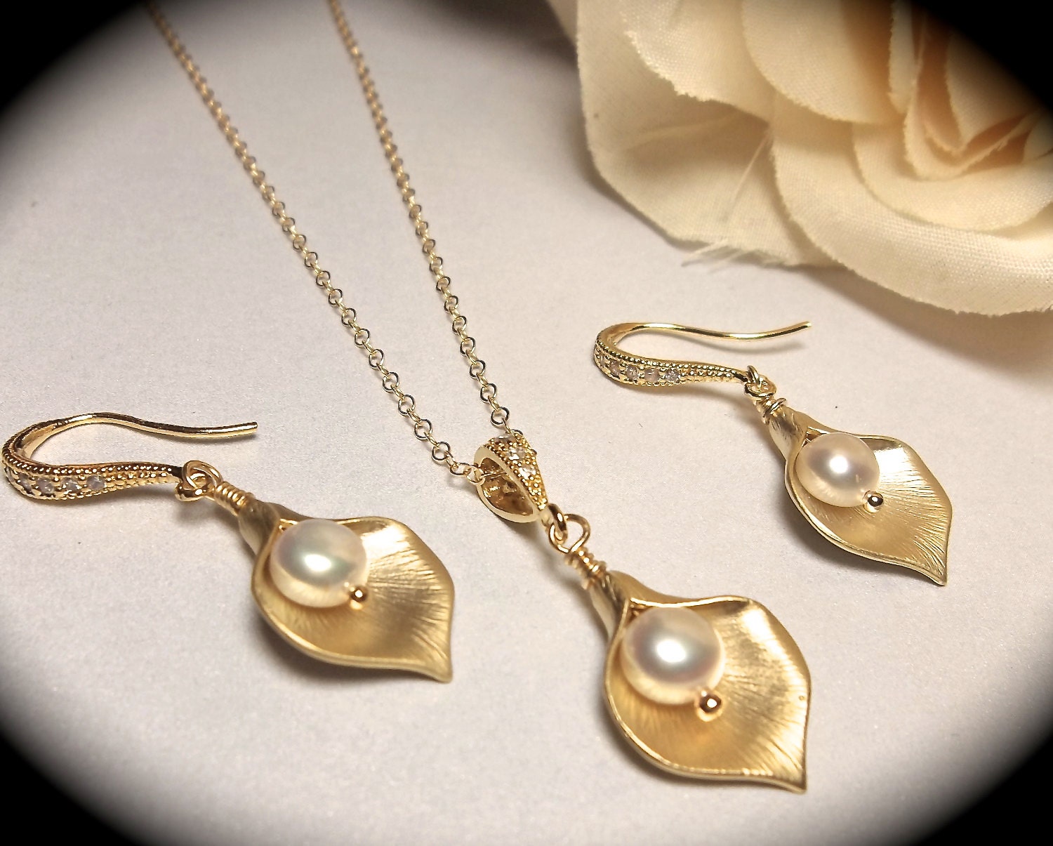 Calla Lily necklace and earrings Set - Freshwater pearls - Gold filled - Bridal jewelry - gift -