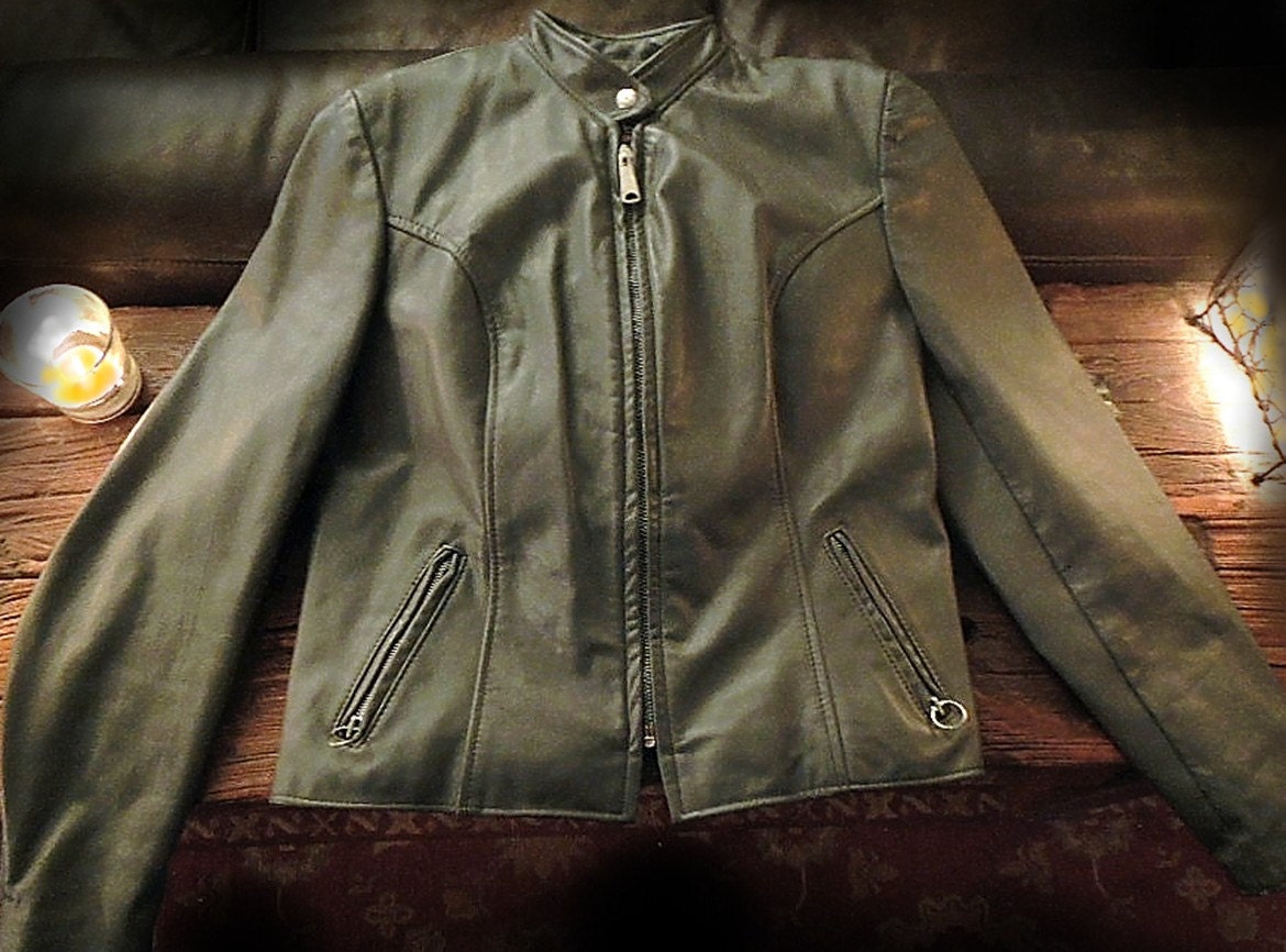 Mint condition A Rare and cool grey made in USA 70's Brooks leather cafe racer sz 38