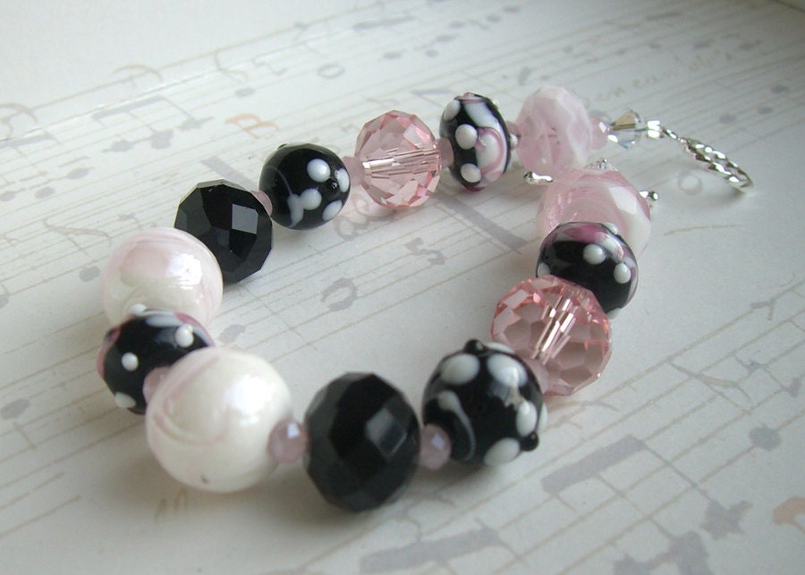 Pink Beaded Bracelet, Black bracelet, lampwork bracelet, lampwork jewelry, glass beaded bracelet, blush pink bracelet, Mothers Day jewelry