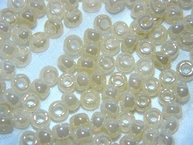Toho Ceylon Lt Ivory Galss Seed Beads sz 6