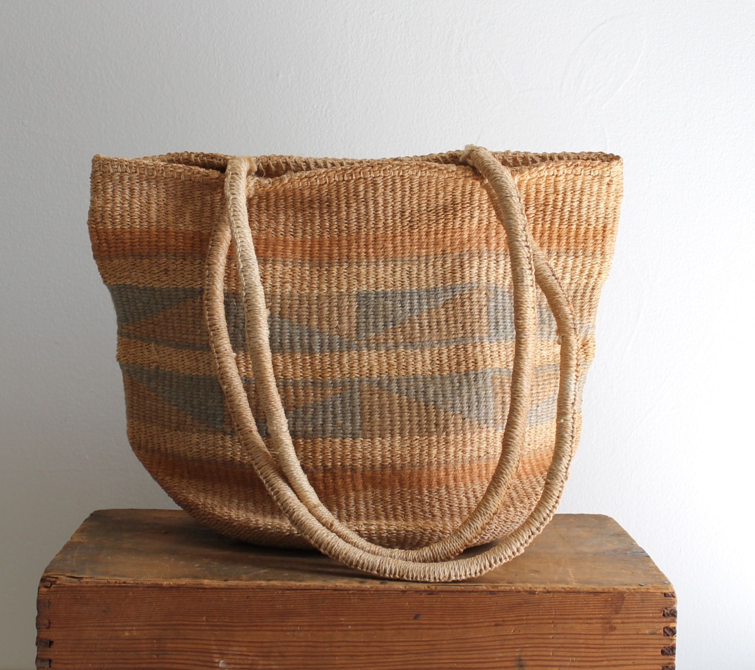 Vintage Jute Market Tote in Light Blue and Peach