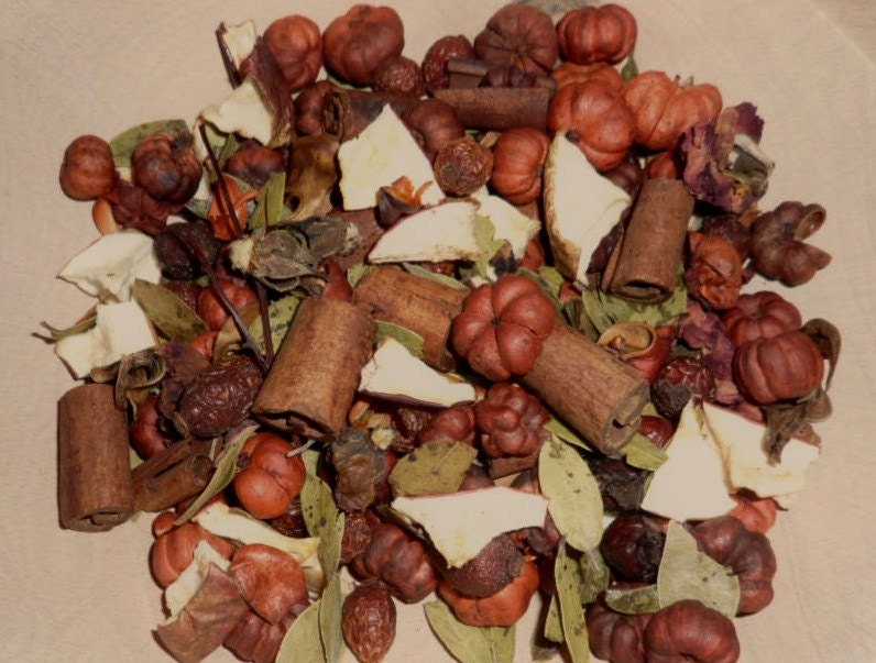 Apple orchard fixens  -  primitive bowl fillers