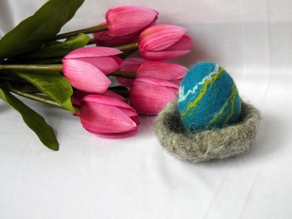 Easter Egg Ornament/ Easter toy/ Felted wool egg /eco friendly gift / handmade felt decoration in pastel colours