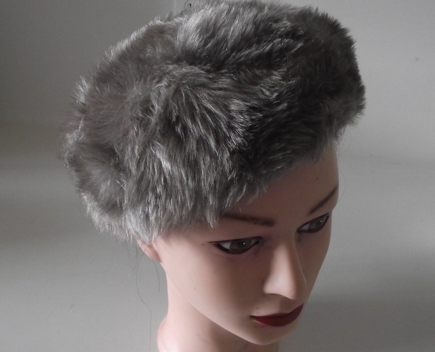 Vintage fur beret hat taupe tan faux fur