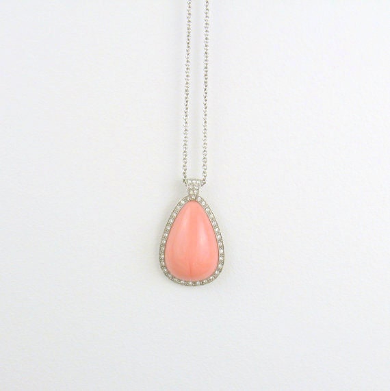 Vintage 1970s Avon Pendant Necklace w/ Pink Lucite Cabochon - Pale Fire
