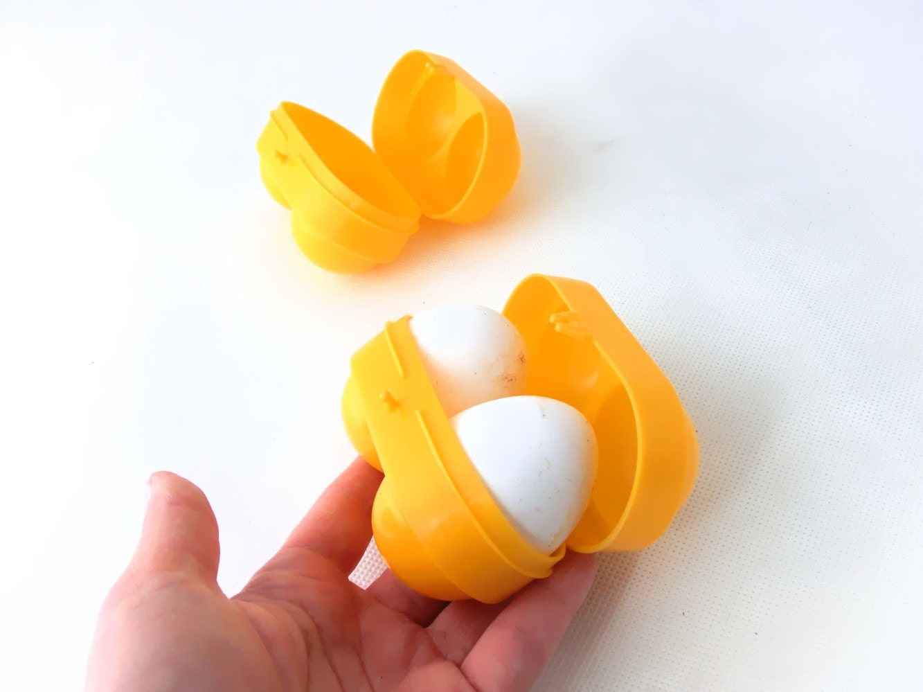 Vintage egg holder / yellow box 70s