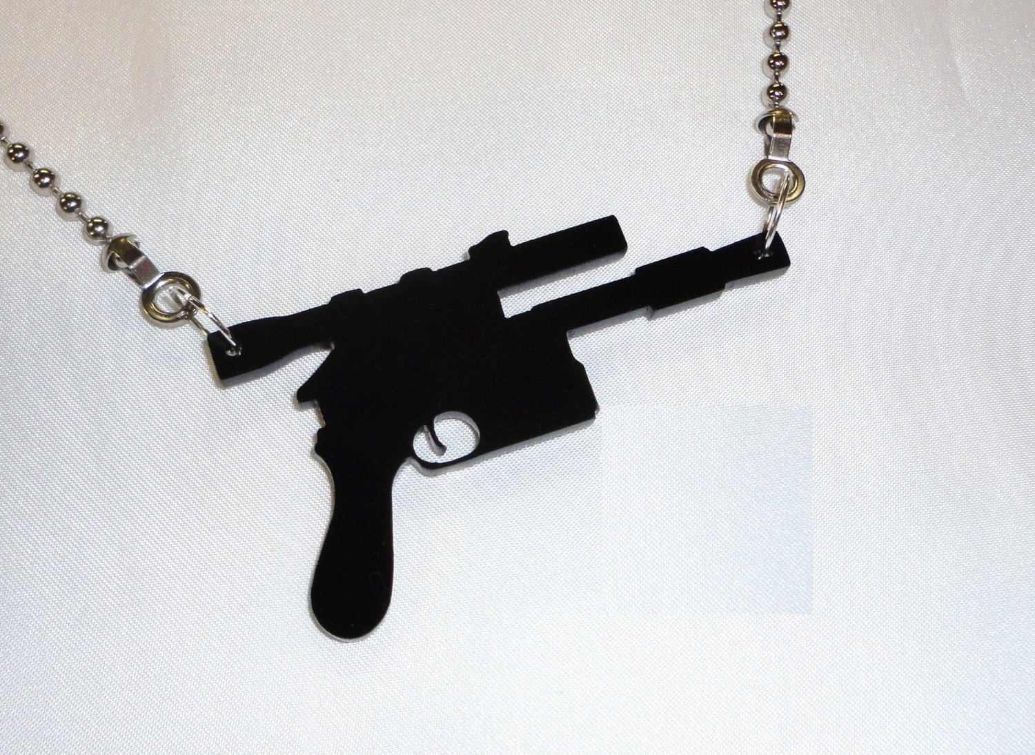 Black Acrylic BLASTER GUN Pendant Bead Chain Necklace Han SOLO Star Wars Hunting Sniper