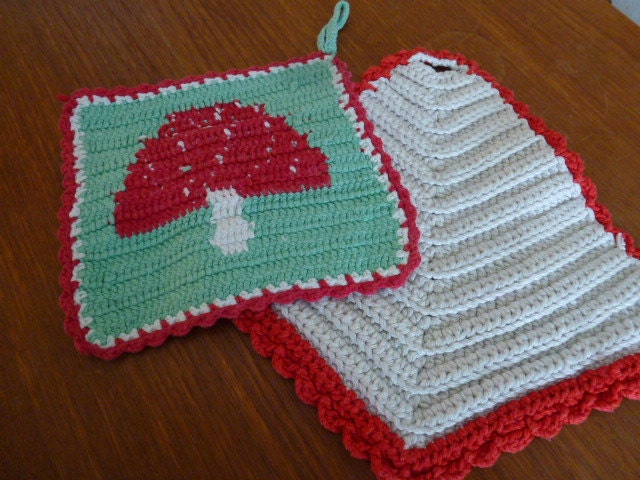 Vintage Swedish pot holders / Set of 2 / Mushroom