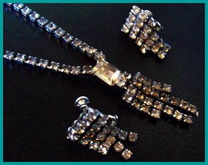 Vintage Rhinestone Necklace Earring Demi Set Sparkly Clear Dangle Pendant Silver Metal VG