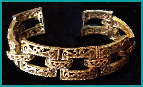 Vintage Crown Trifari Bracelet Filigree Wide Gold Metal Links Designer Jewelry 7.5" VG 1960s