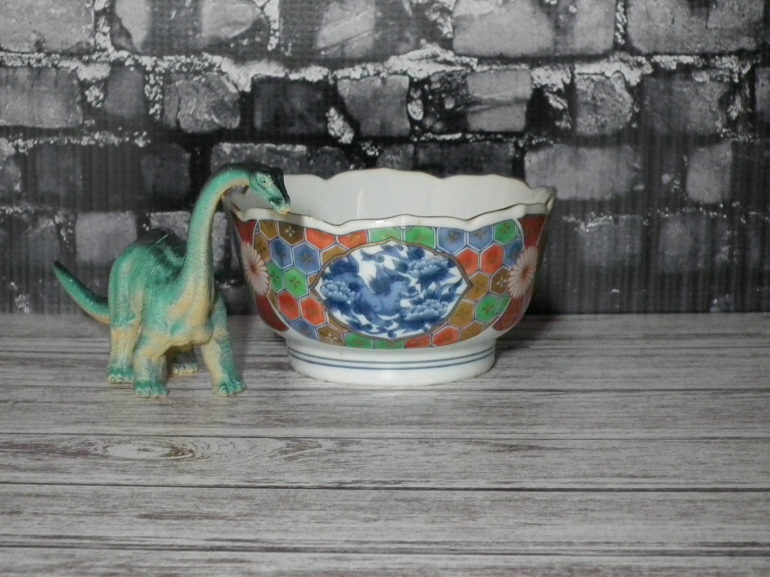 Japanese imari bowl with Kosan mark