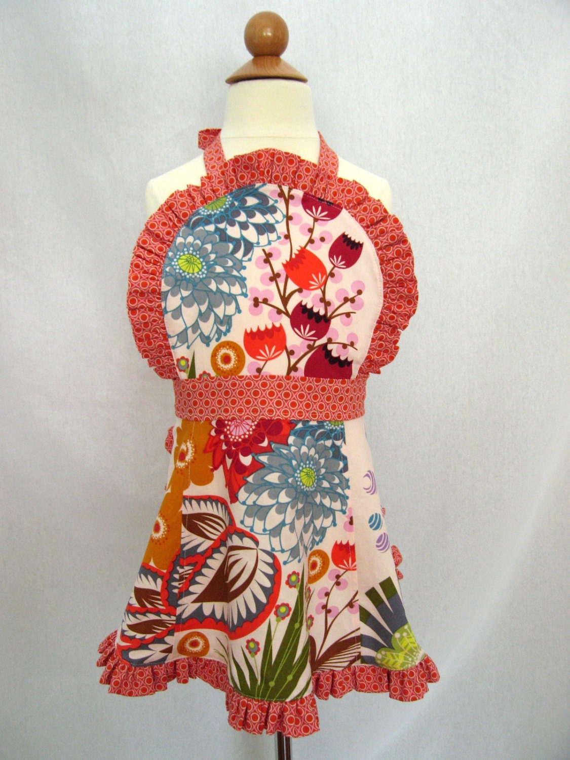 Modern Little Girl's Ruffled Apron with Stylized Flowers on a Pink Background - Loulouthi Fabric