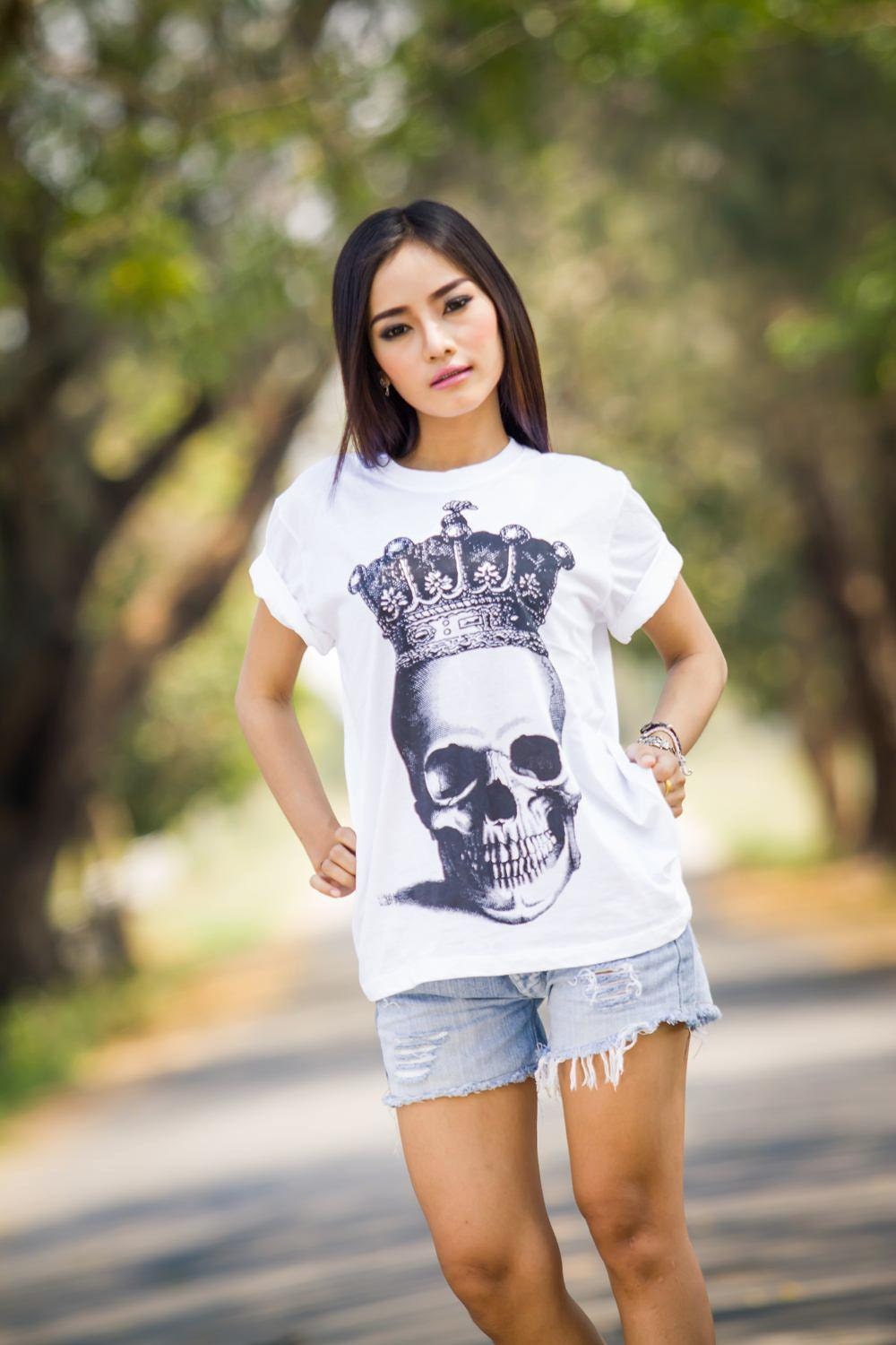 Skull T-shit - Men T-shirt skull unisex shirt Short sleeved Shirt,100% cotton Available In Size M, L.