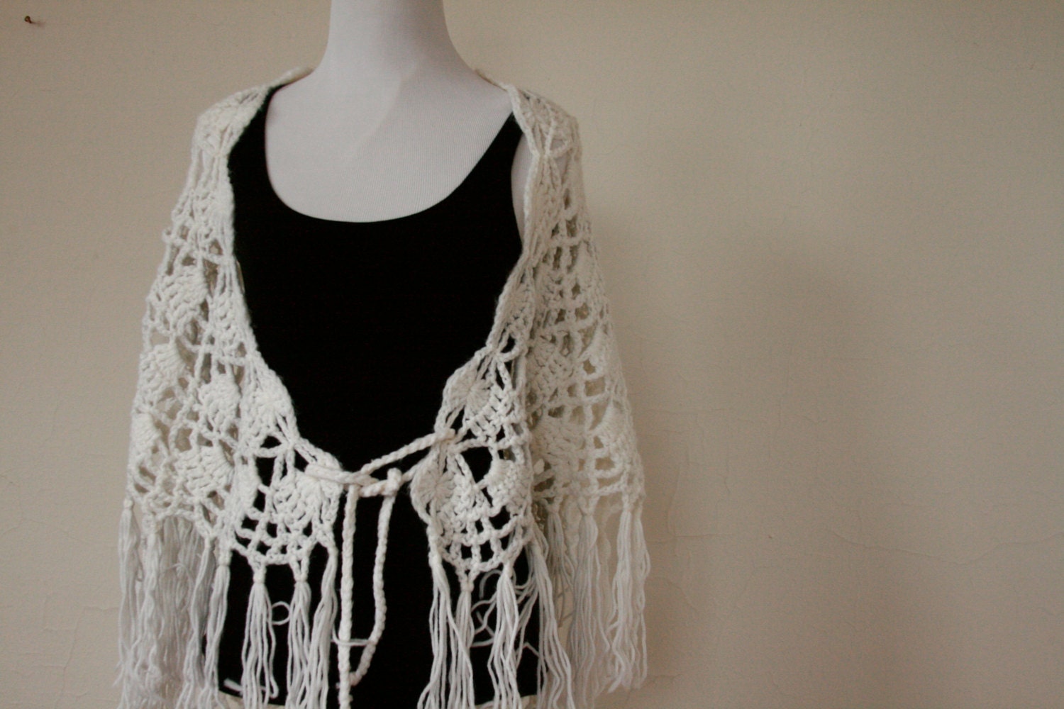 vintage white knit cape/shawl