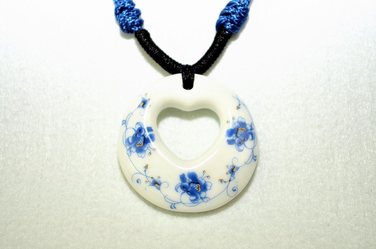 Ceramic jewelry white porcelain pendant necklace heart broken china necklace oriental style flowers pattern - dermusensohn2000