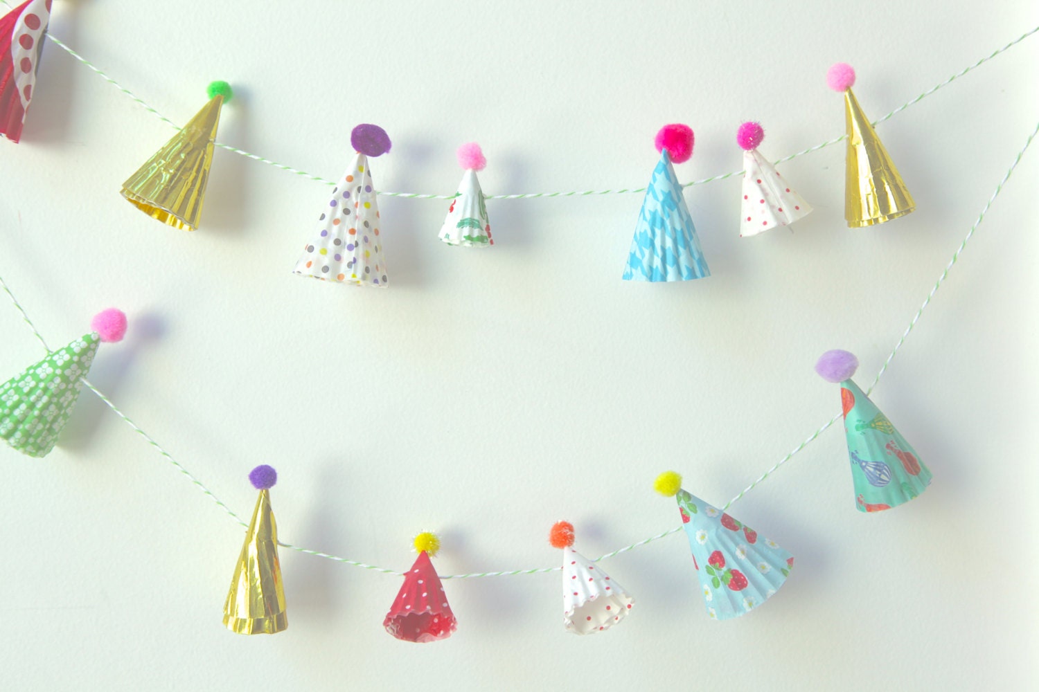 mini party hat garland