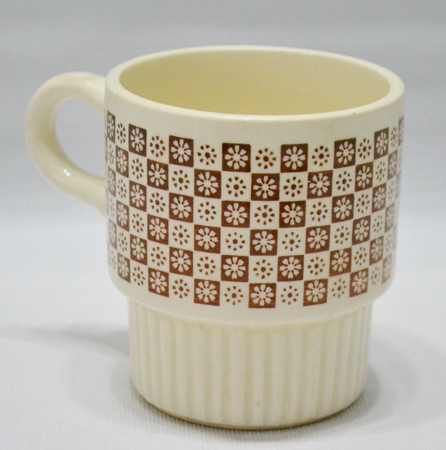 Vintage Stackable Coffee Mugs - Brown and White - Cups