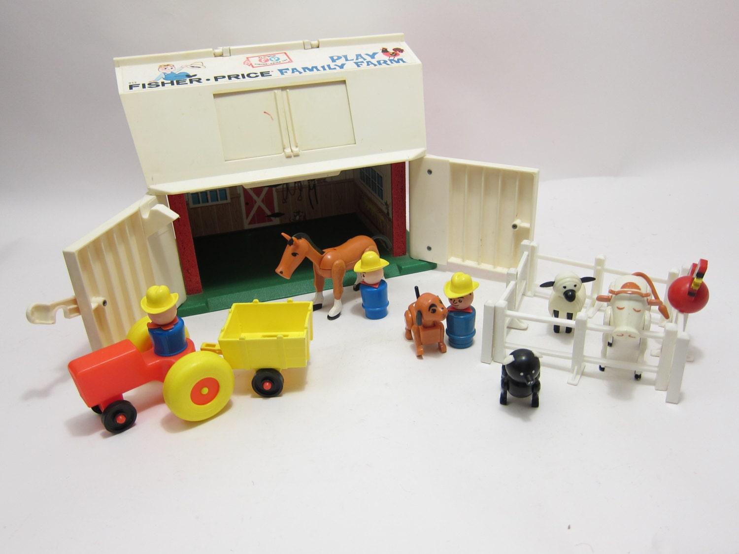 Fisher price Family Farm Barn Little People Farmhouse