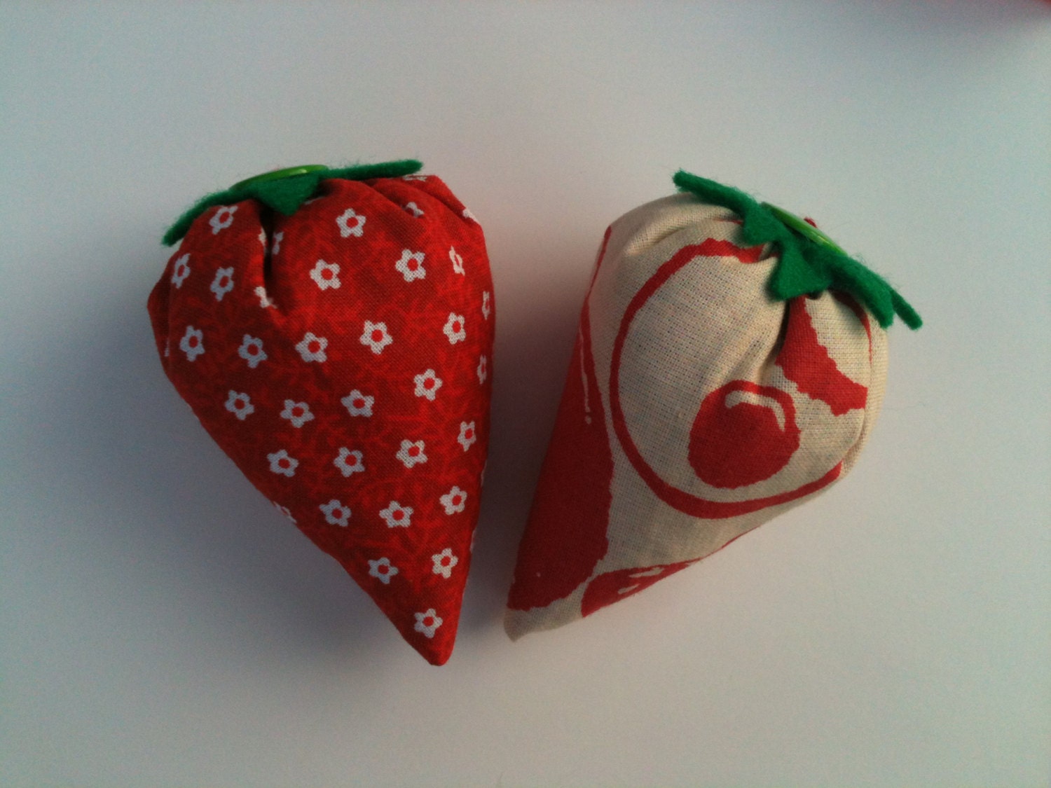 2 Strawberries handmade sachets filled with French dried lavender flowers, ornament. Valentine or Wedding party favor