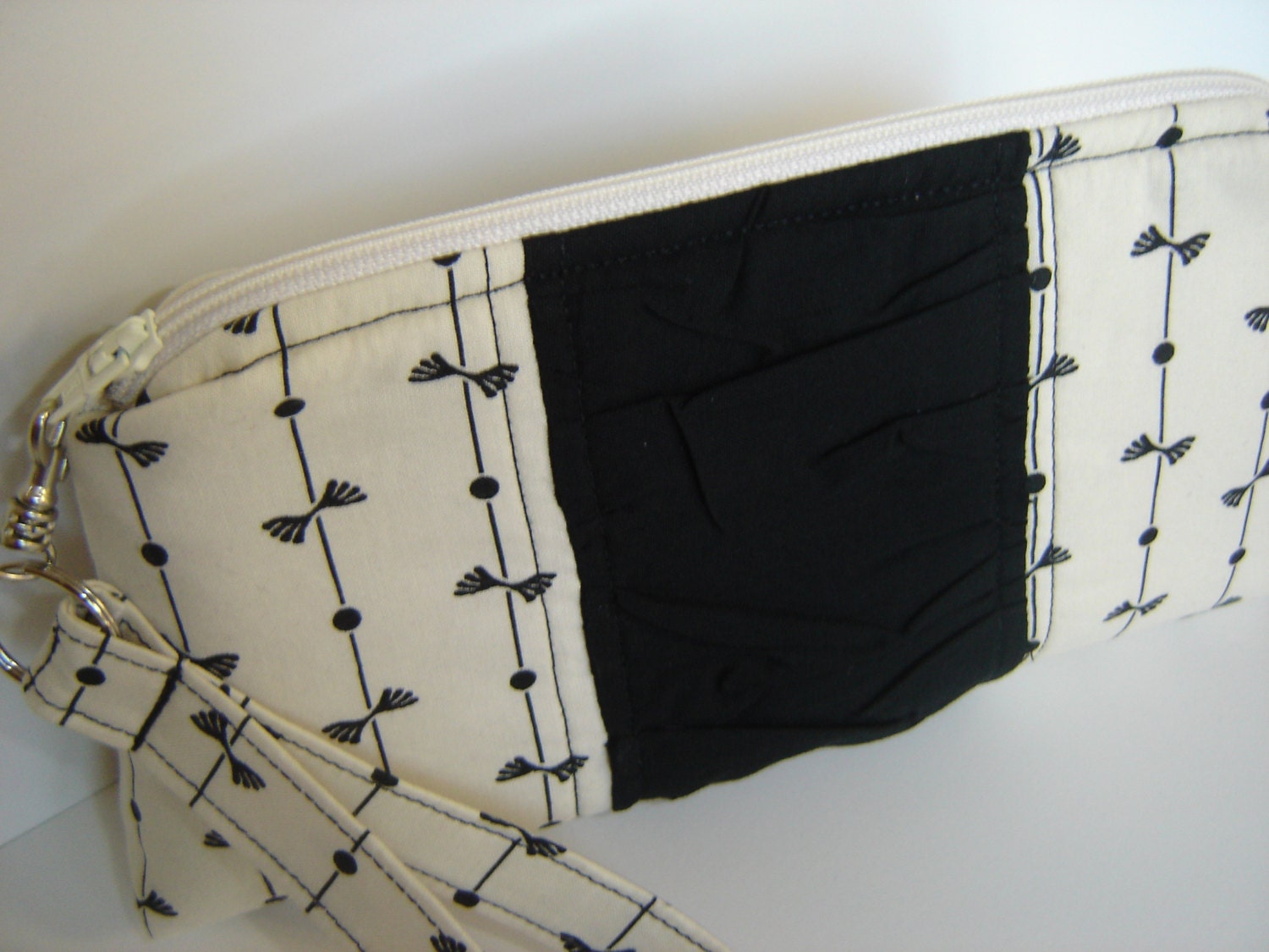 Black and cream rouched wristlet with red lining detachable strap
