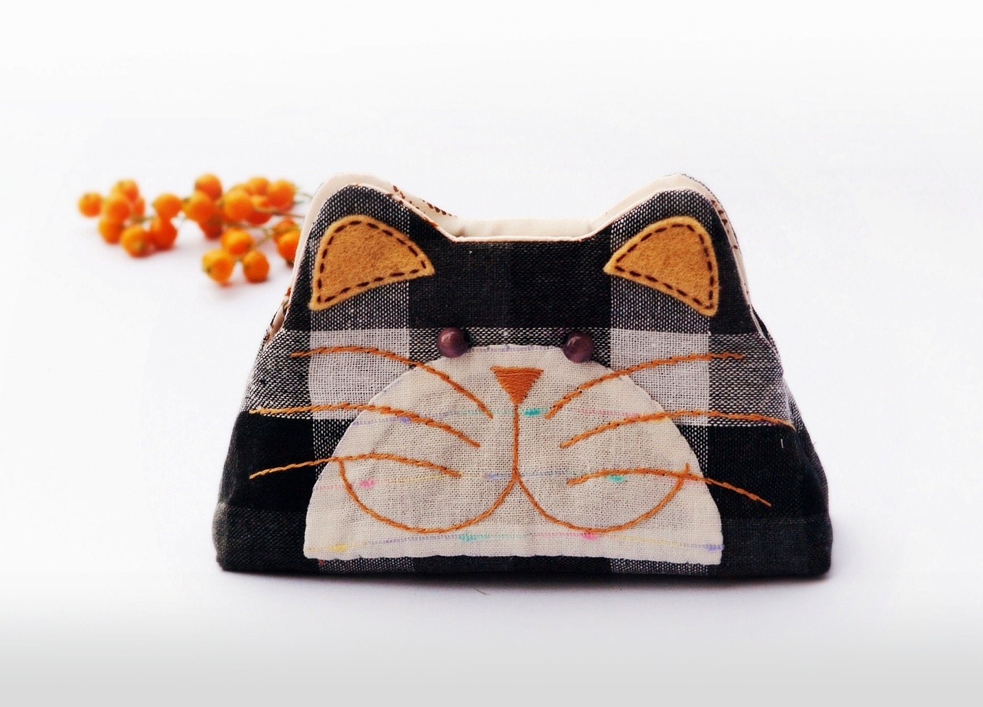 Cat purse / Hand embroidery / Pencil bag / Cosmetic bag / Zipper purse/ Gift bag / Bag zippered - Made to order