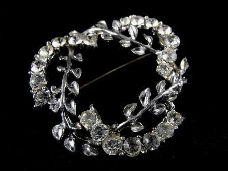 Rhinestone Wreath Brooch Glitzy Vintage Sparkler 18.00 obo
